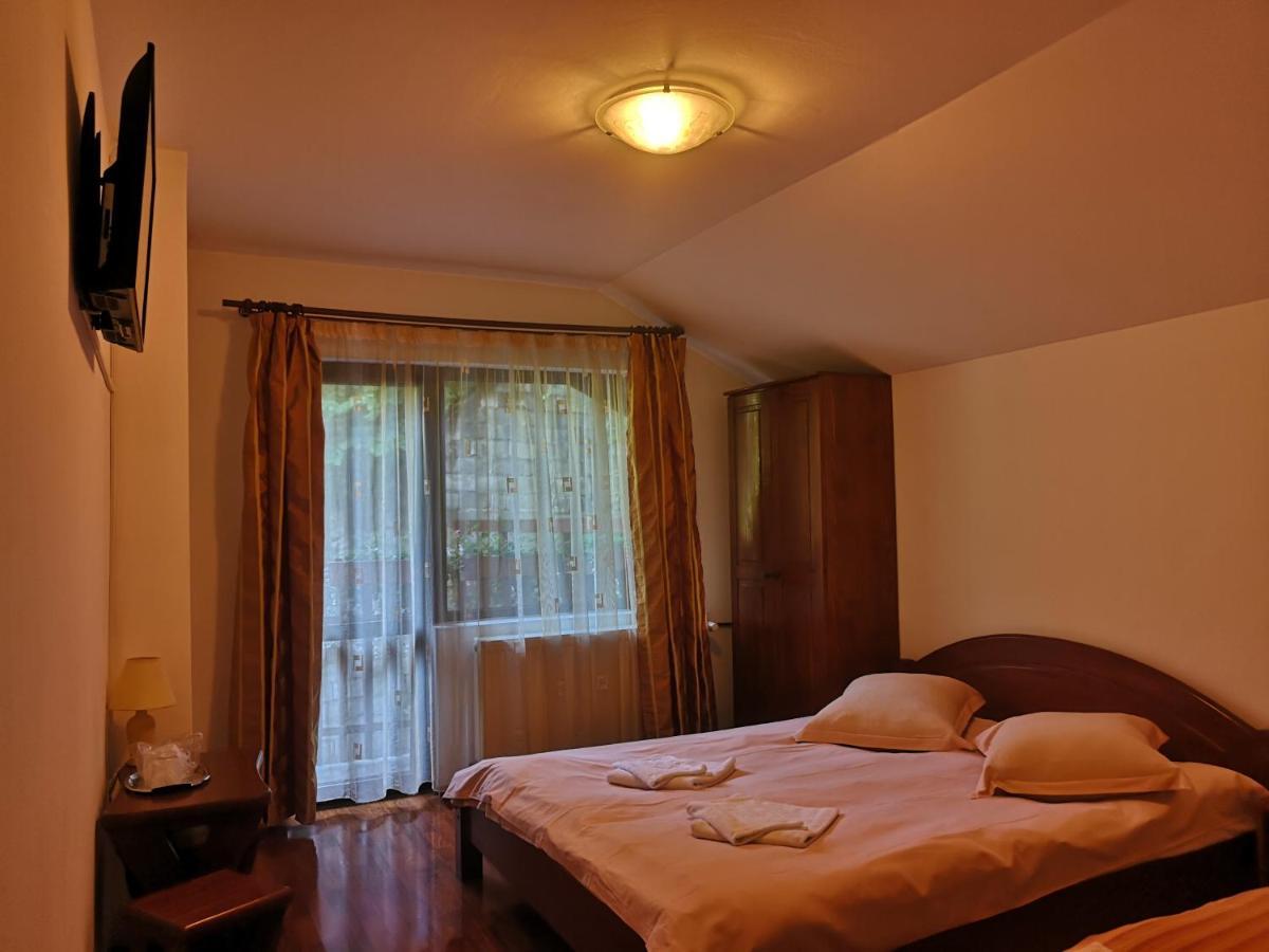 Hotel Raza Soarelui Moeciu De Sus Exterior foto